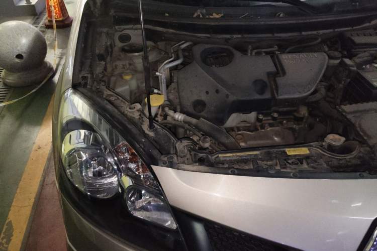 Used Renault Koleos 2010 2.5L 4x4 Luxury Version Engine Bay Right