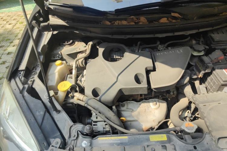Used Renault Koleos 2010 2.5L Two-Wheel Drive Comfort Version Engine Bay Right