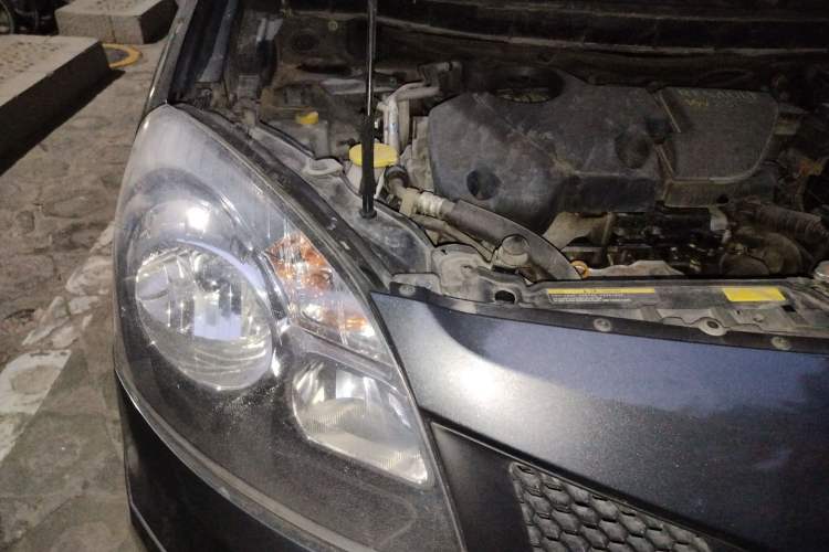 Used Renault Koleos 2010 2.5L 4x4 Comfort Edition Engine Bay Right