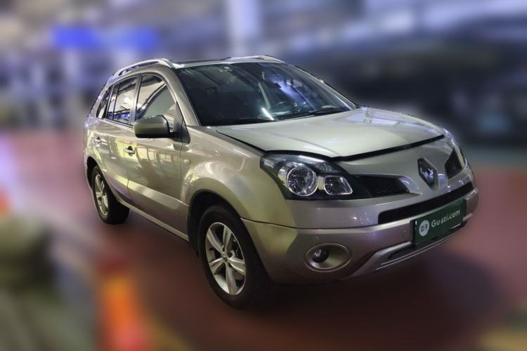 Used Renault Koleos 2010 2.5L 4x4 Luxury Version Front Right 45 Deg