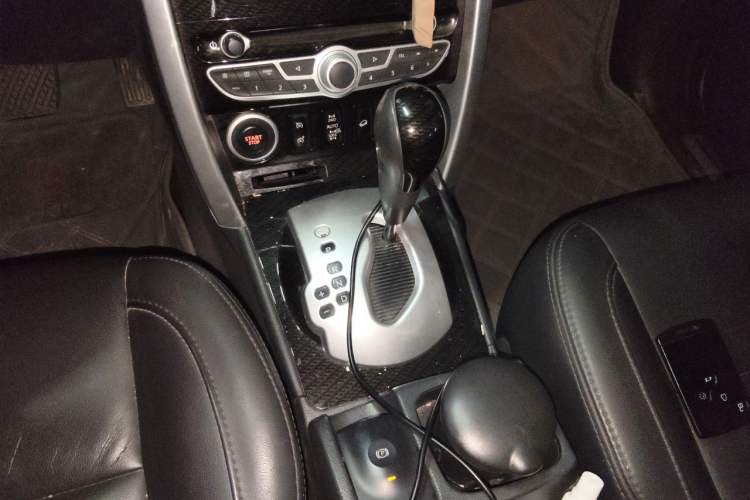 Used Renault Koleos 2010 2.5L 4x4 Luxury Version Gear Lever