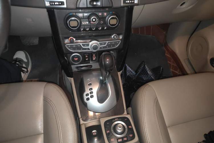 Used Renault Koleos 2010 2.5L 4x4 Comfort Edition Gear Lever