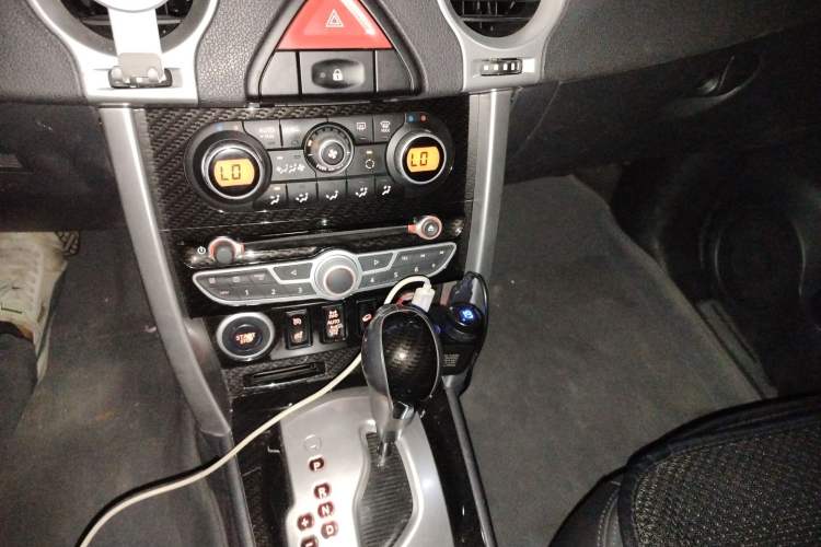 Used Renault Koleos 2010 2.5L 4x4 Comfort Edition Gear Lever