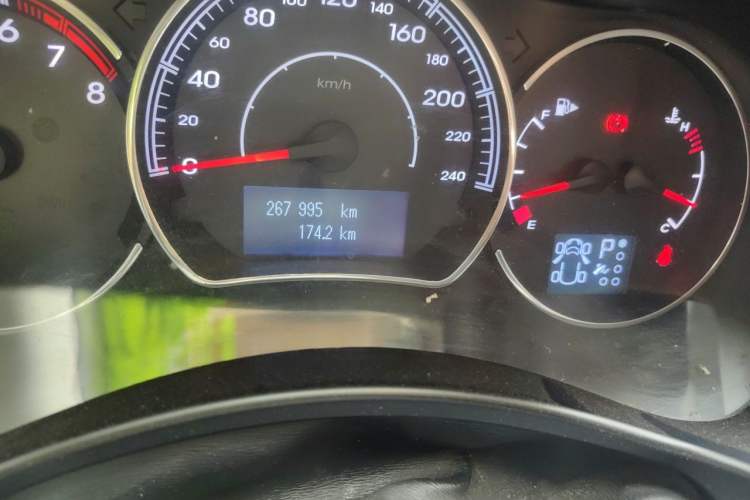 Used Renault Koleos 2010 2.5L Two-Wheel Drive Comfort Version Odometer Close Up