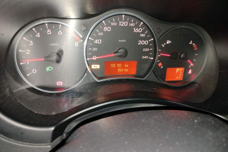 Used Renault Koleos 2010 2.5L 4x4 Comfort Edition Odometer Close Up