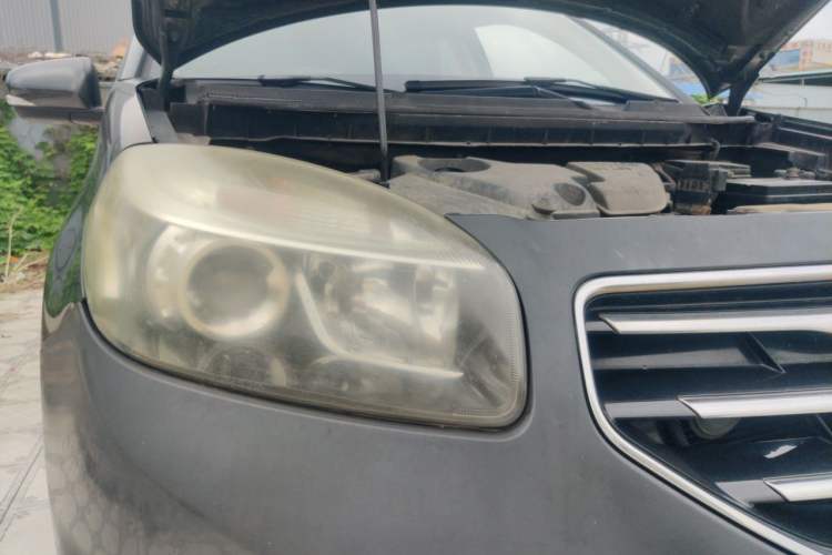Used Renault Koleos 2010 2.5L 4x4 Comfort Edition Right Front Headlight