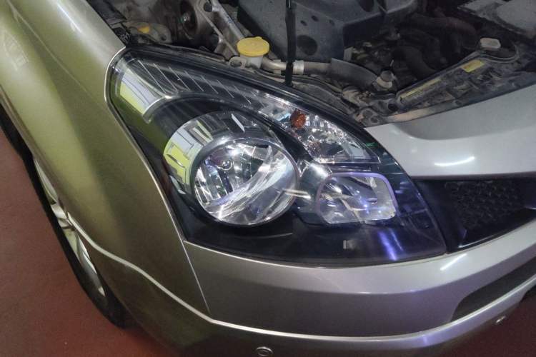 Used Renault Koleos 2010 2.5L 4x4 Luxury Version Right Front Headlight