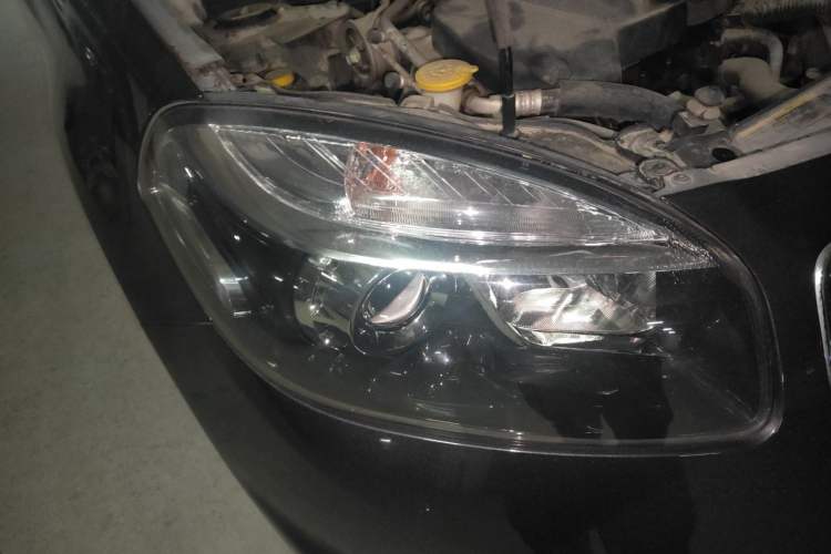 Used Renault Koleos 2010 2.5L 4x4 Comfort Edition Right Front Headlight