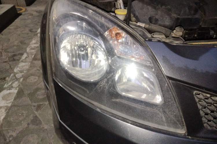 Used Renault Koleos 2010 2.5L 4x4 Comfort Edition Right Front Headlight