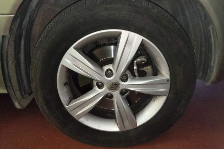 Used Renault Koleos 2010 2.5L 4x4 Luxury Version Right Front Wheel Hub