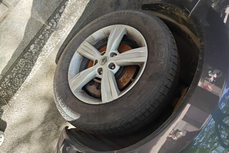 Used Renault Koleos 2010 2.5L 4x4 Comfort Edition Right Front Wheel Hub