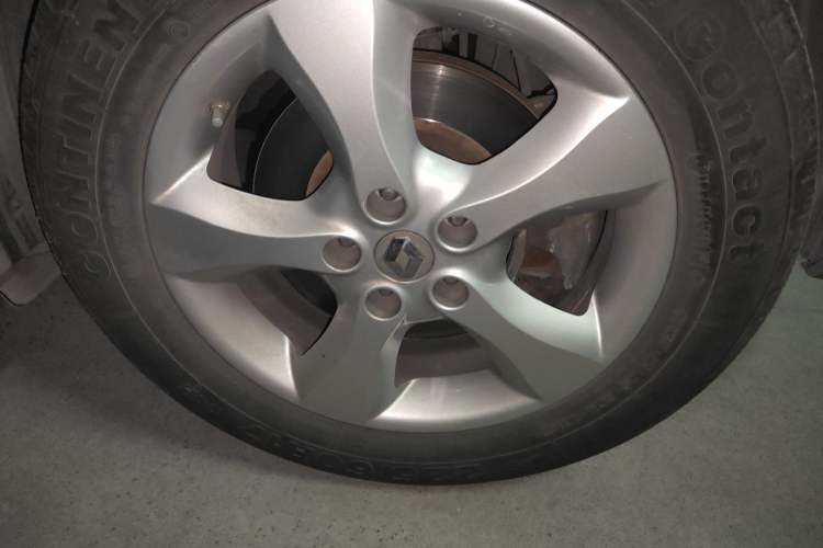 Used Renault Koleos 2010 2.5L 4x4 Comfort Edition Right Front Wheel Hub