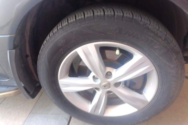 Used Renault Koleos 2010 2.5L Two-Wheel Drive Comfort Version Right Front Wheel Hub