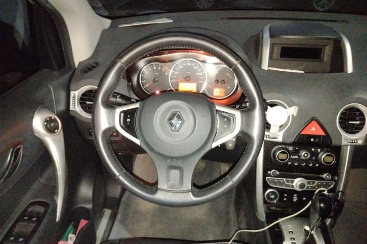 Used Renault Koleos 2010 2.5L 4x4 Comfort Edition Steering Wheel
