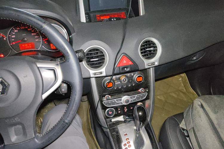 Used Renault Koleos 2010 2.5L 4x4 Luxury Version Audio And AC Panel
