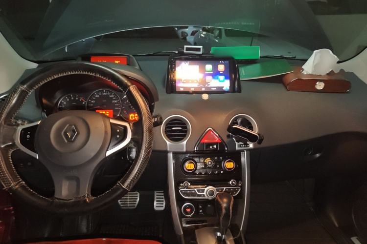 Used Renault Koleos 2010 2.5L 4x4 Comfort Edition Center Console