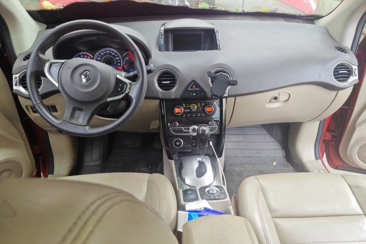 Used Renault Koleos 2010 2.5L Two-Wheel Drive Comfort Version Center Console