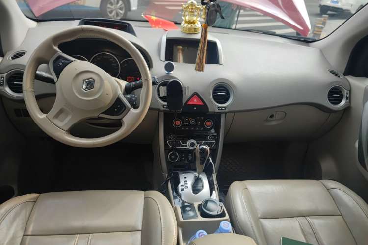 Used Renault Koleos 2010 2.5L 4x4 Comfort Edition Center Console