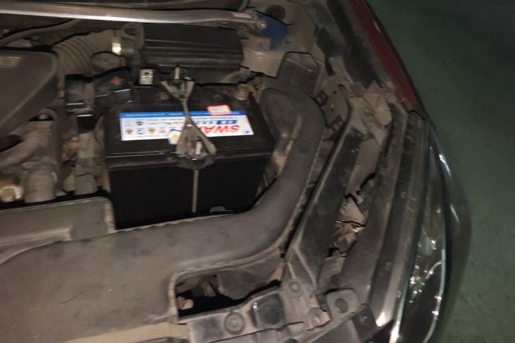 Used Renault Koleos 2010 2.5L 4x4 Comfort Edition Engine Bay Left