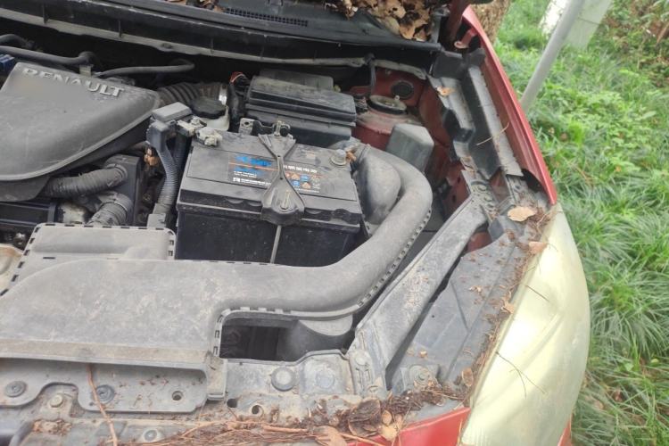 Used Renault Koleos 2010 2.5L Two-Wheel Drive Comfort Version Engine Bay Left
