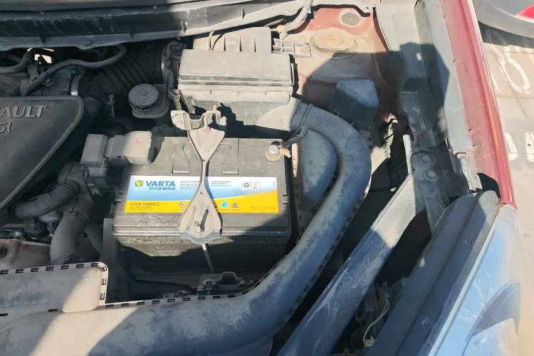 Used Renault Koleos 2010 2.5L Two-Wheel-Drive Luxury Version Engine Bay Left