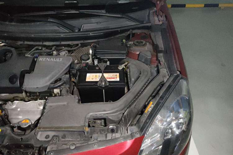 Used Renault Koleos 2010 2.5L 4x4 Luxury Version Engine Bay Left