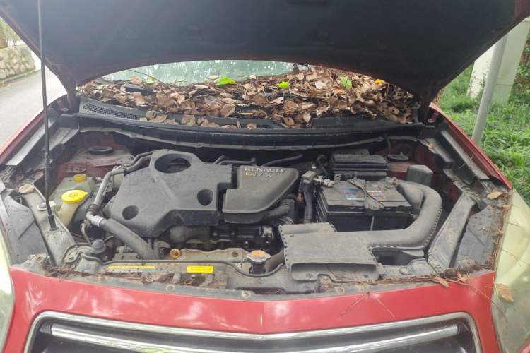 Used Renault Koleos 2010 2.5L Two-Wheel Drive Comfort Version Engine Bay