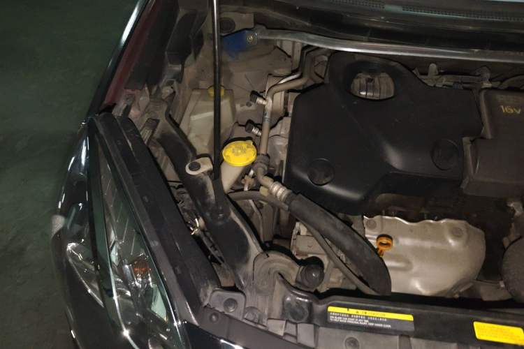 Used Renault Koleos 2010 2.5L 4x4 Comfort Edition Engine Bay Right