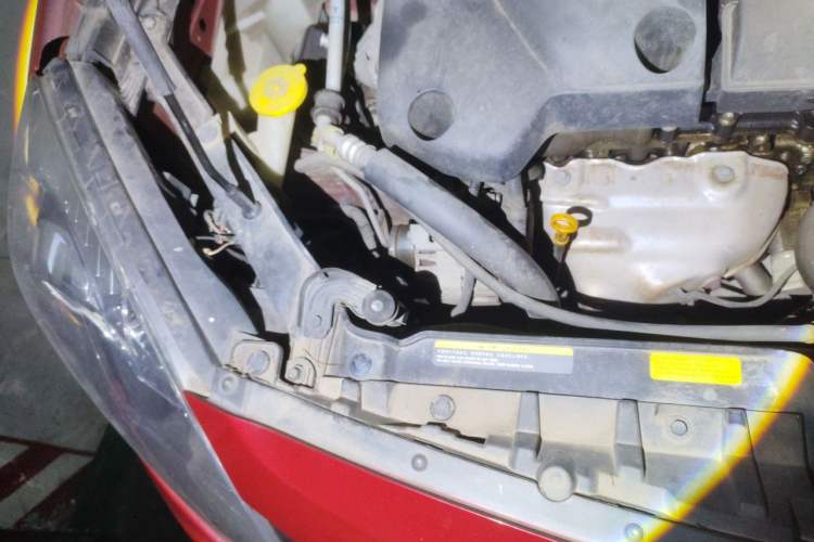 Used Renault Koleos 2010 2.5L Two-Wheel Drive Comfort Version Engine Bay Right