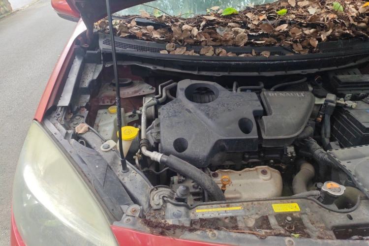 Used Renault Koleos 2010 2.5L Two-Wheel Drive Comfort Version Engine Bay Right