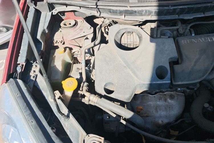 Used Renault Koleos 2010 2.5L Two-Wheel-Drive Luxury Version Engine Bay Right