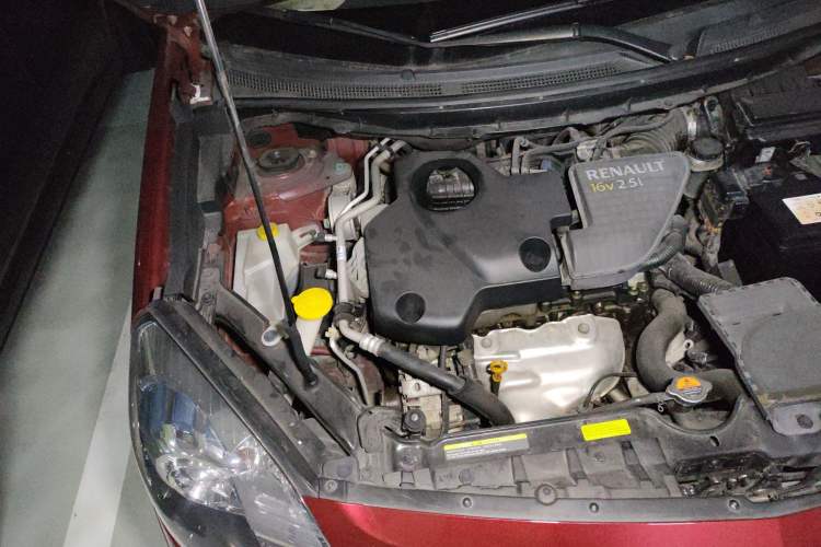 Used Renault Koleos 2010 2.5L 4x4 Luxury Version Engine Bay Right