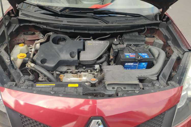 Used Renault Koleos 2010 2.5L 4x4 Comfort Edition Engine Bay