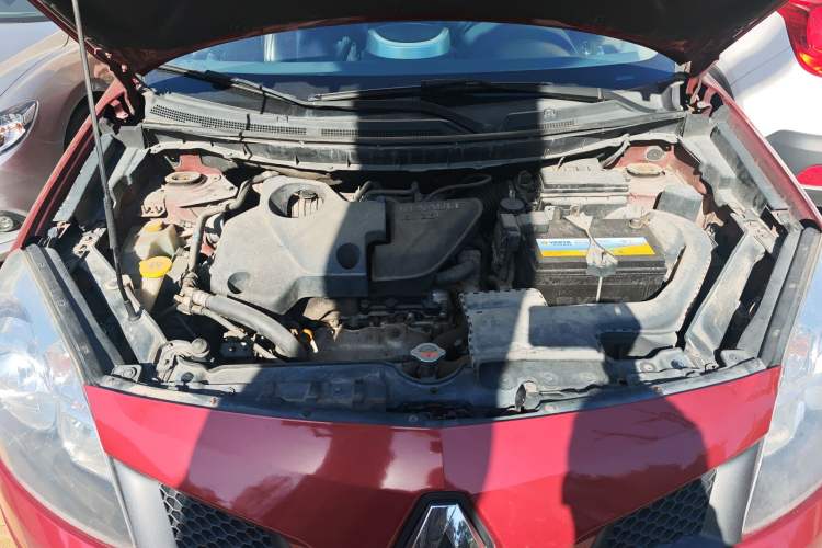 Used Renault Koleos 2010 2.5L Two-Wheel-Drive Luxury Version Engine Bay