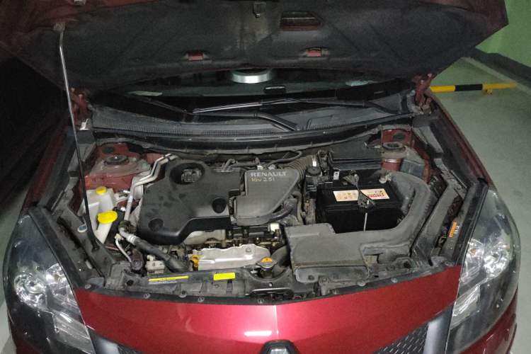 Used Renault Koleos 2010 2.5L 4x4 Luxury Version Engine Bay