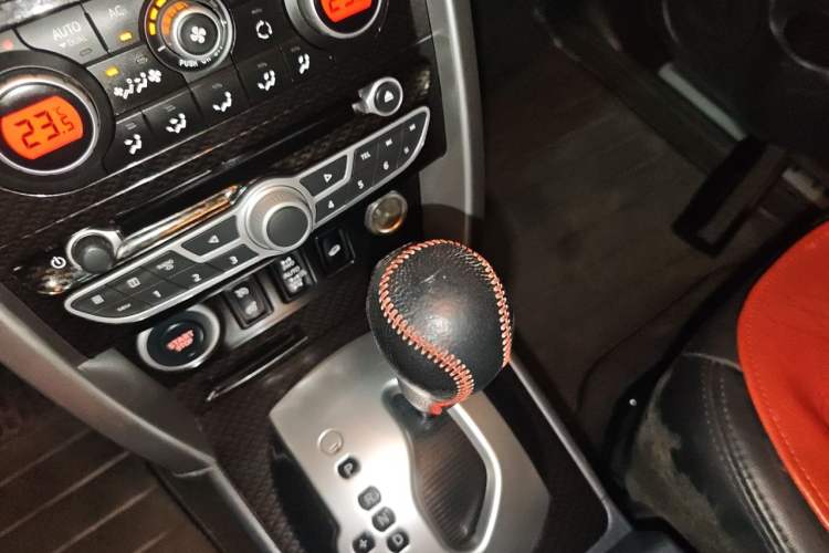 Used Renault Koleos 2010 2.5L 4x4 Comfort Edition Gear Lever