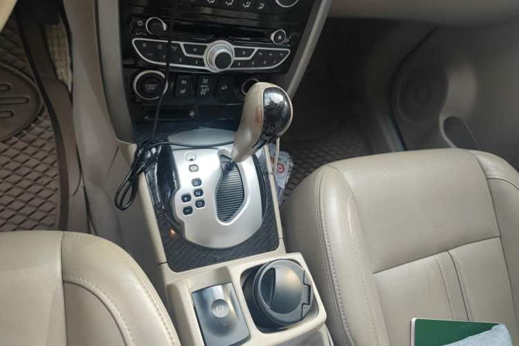 Used Renault Koleos 2010 2.5L 4x4 Comfort Edition Gear Lever