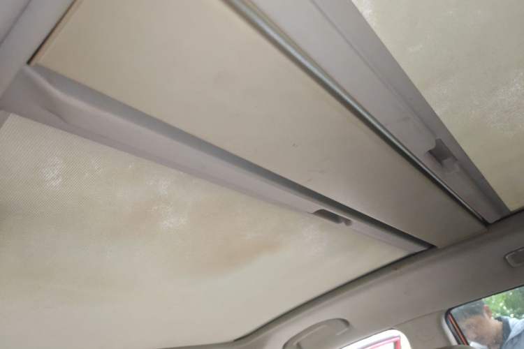 Used Renault Koleos 2010 2.5L Two-Wheel Drive Comfort Version Headliner