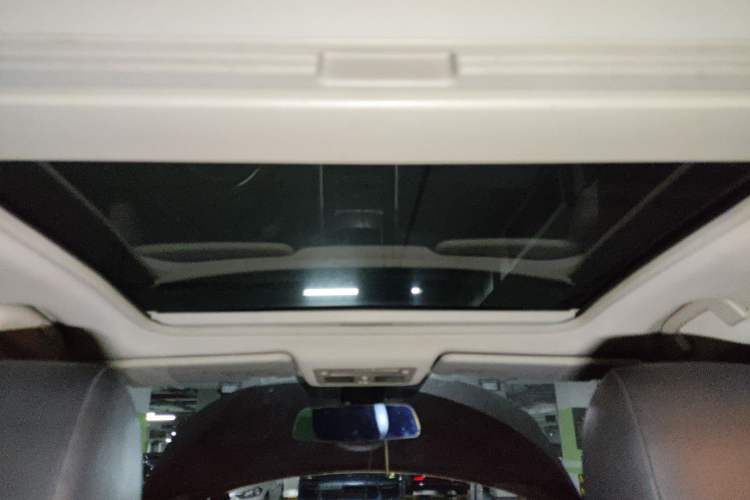 Used Renault Koleos 2010 2.5L 4x4 Luxury Version Headliner