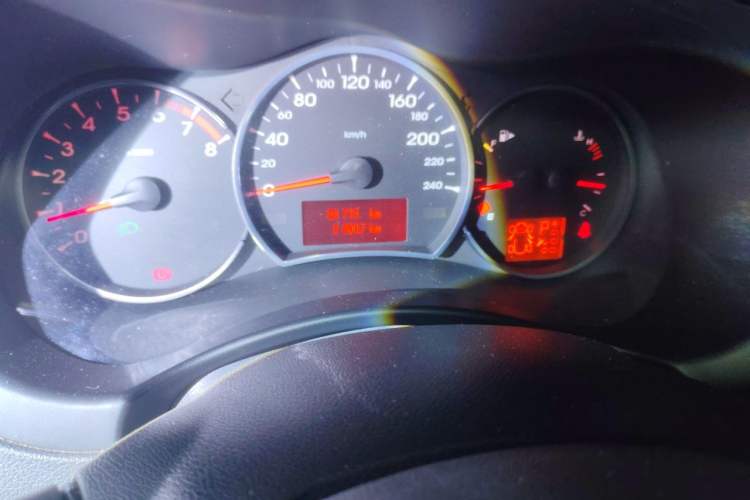Used Renault Koleos 2010 2.5L Two-Wheel Drive Comfort Version Odometer Close Up