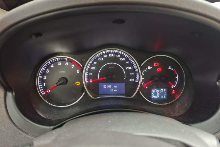 Used Renault Koleos 2010 2.5L Two-Wheel Drive Comfort Version Odometer Close Up