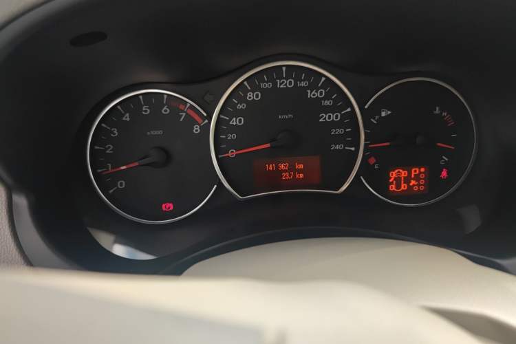 Used Renault Koleos 2010 2.5L 4x4 Comfort Edition Odometer Close Up