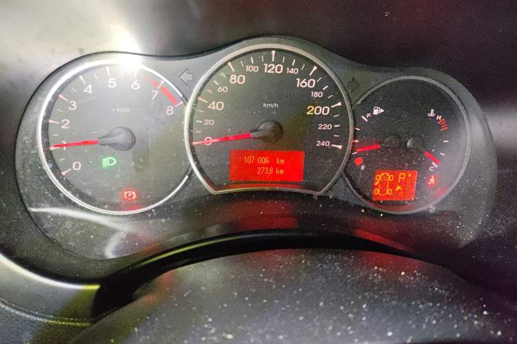 Used Renault Koleos 2010 2.5L 4x4 Luxury Version Odometer Close Up