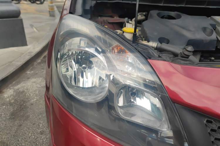 Used Renault Koleos 2010 2.5L 4x4 Comfort Edition Right Front Headlight