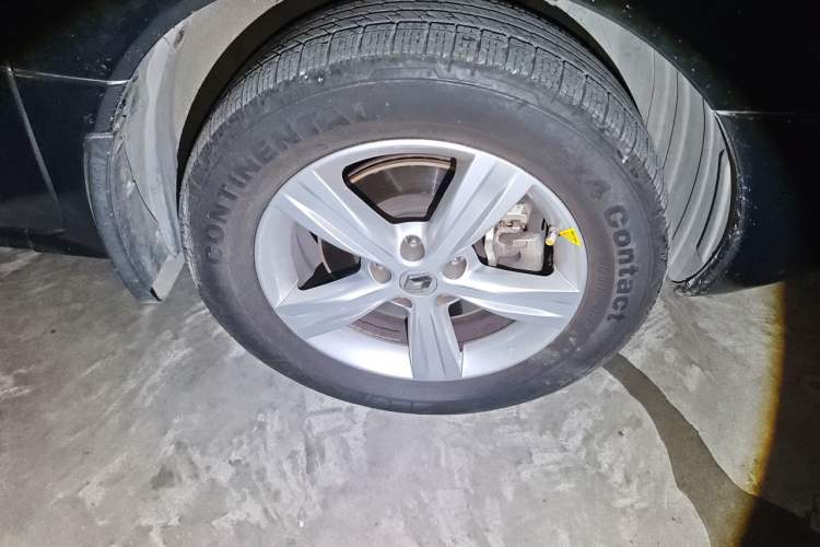 Used Renault Koleos 2010 2.5L 4x4 Comfort Edition Right Front Wheel Hub