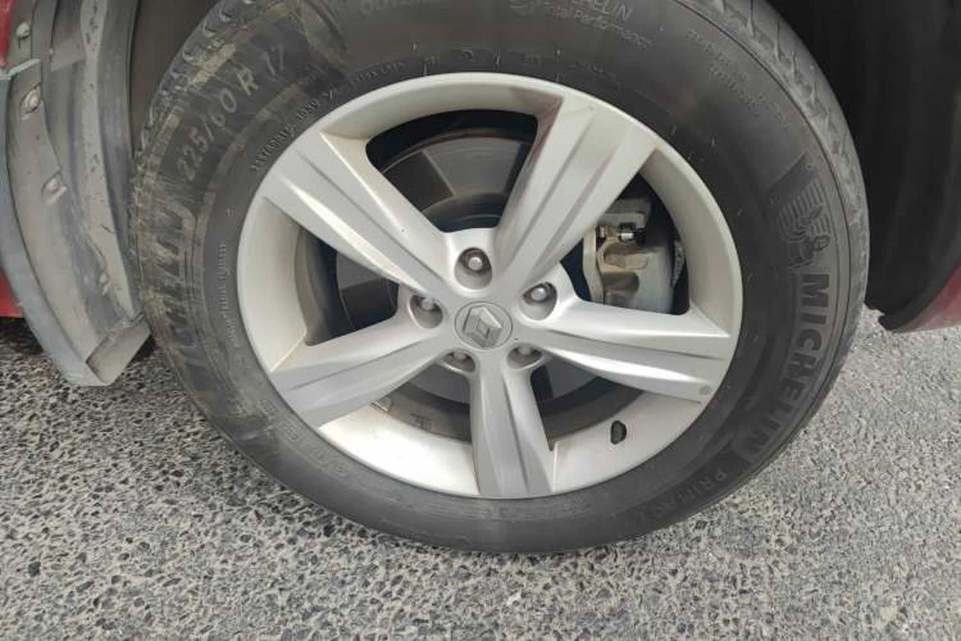 Used Renault Koleos 2010 2.5L 4x4 Comfort Edition Right Front Wheel Hub