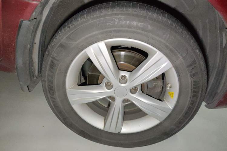 Used Renault Koleos 2010 2.5L 4x4 Luxury Version Right Front Wheel Hub