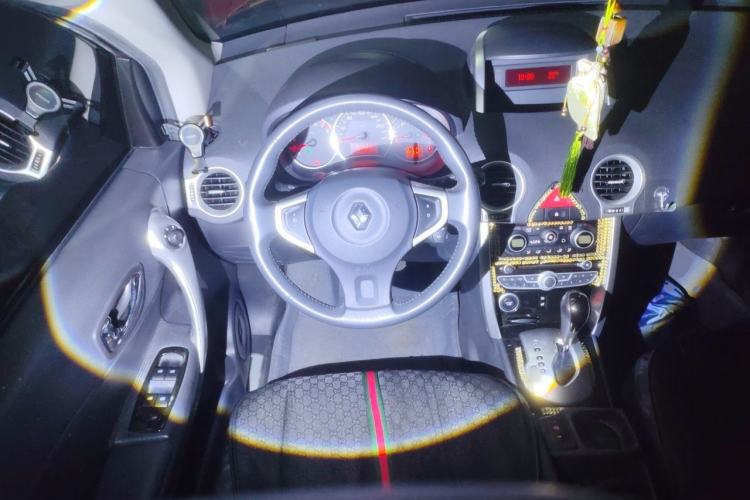 Used Renault Koleos 2010 2.5L Two-Wheel Drive Comfort Version Steering Wheel
