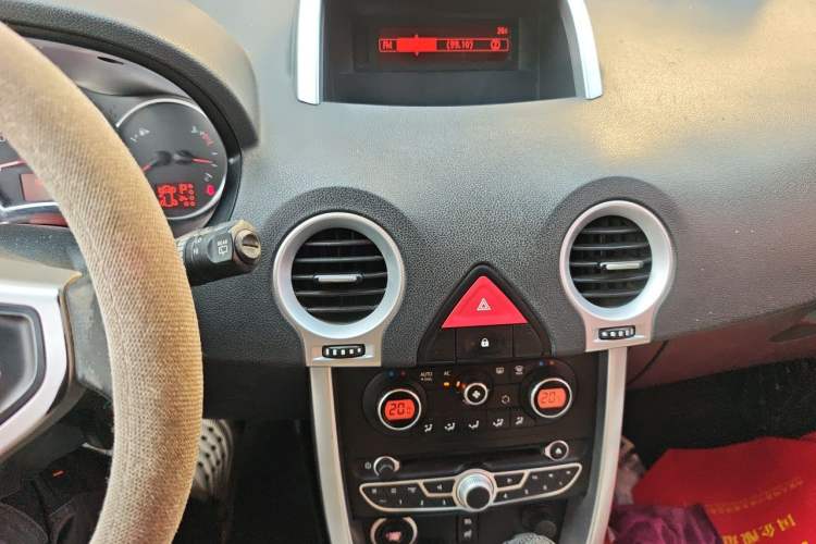 Used Renault Koleos 2010 2.5L Two-Wheel Drive Fashion Edition Audio And AC Panel