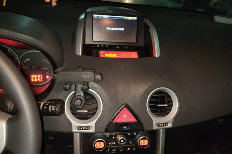 Used Renault Koleos 2010 2.5L Two-Wheel Drive Comfort Version Audio And AC Panel